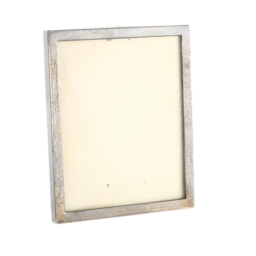 562 - An Edwardian silver-fronted rectangular strut photo frame, indistinct maker's marks, hallmarks Londo... 