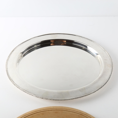 591 - A George V oval silver tray, with wood breadboard insert, and gadrooned rim, by J B Chatterley & Son... 