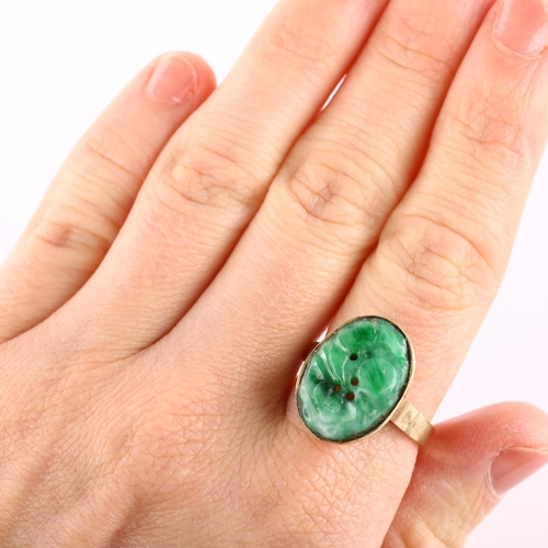 153 - A Chinese 18ct gold jade panel ring, relief carved and pierced decoration, setting height 18.8mm, si... 