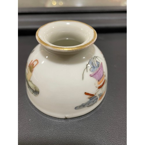 1198 - A Chinese white glaze porcelain inkwell, with hand painted figures, diameter 5.5cm