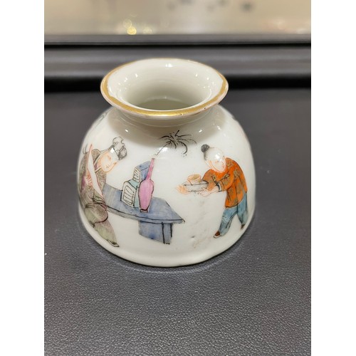 1198 - A Chinese white glaze porcelain inkwell, with hand painted figures, diameter 5.5cm