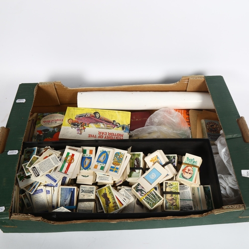 105 - A large quantity of Brooke Bond tea cards, albums and loose (2 boxfuls)