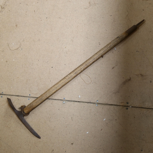 128 - An early 20th century ice pick