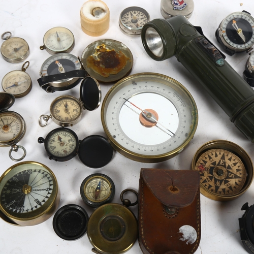 256 - A selection of Vintage compasses, including WWII T.G. Co Ltd 1939 Mk III, T.G. Co Ltd London 1942 Mk... 