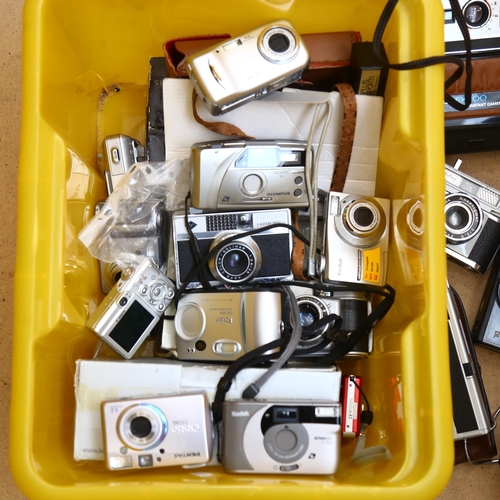 288 - A quantity of various Vintage cameras, including Kodak EK instant camera etc