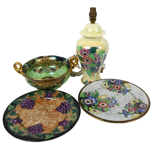 558 - A group of Malingware, including a 2-handled bowl, a lamp and 2 plates, 28cm