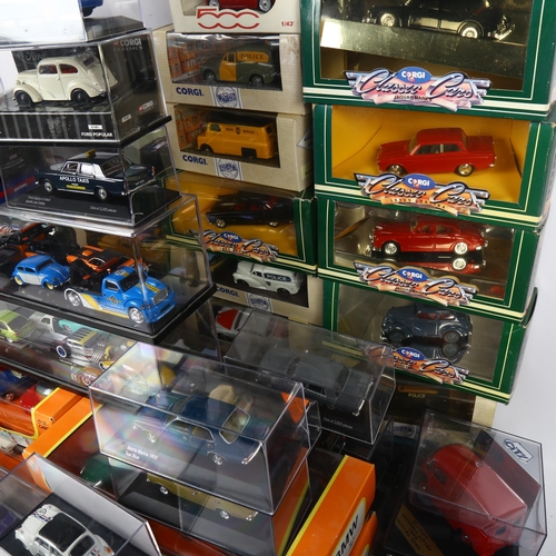 636 - A quantity of Corgi Classic vehicles, Oxford Diecast Ltd etc, all boxed or in display cases (50)