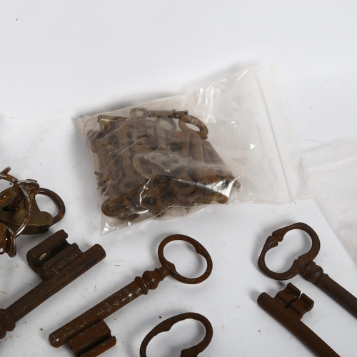 738 - A box of Antique and Vintage keys