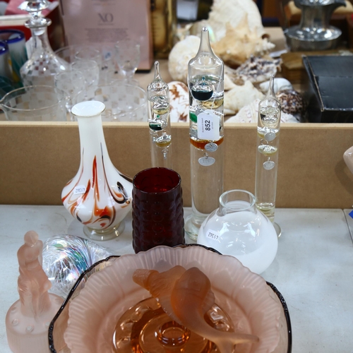 852 - A peach glass flower table centre, various Art glass vases, a glass table centre etc (11)