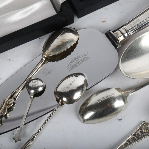 1011 - A cased set of 6 Continental silver coffee spoons, with floral design handles (marked 835cb), and a ... 