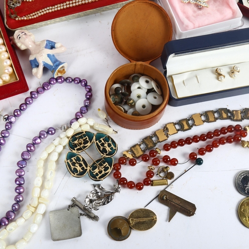 1024 - A box of Vintage and other costume jewellery, including enamel panel necklace, earrings, cufflinks e... 