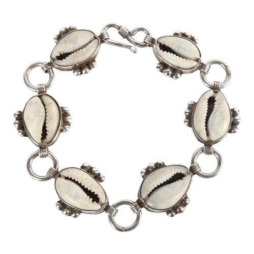 1087 - A shell design bracelet with sterling silver mounts