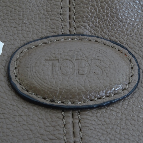 397 - A Michael Kors handbag, and a Tod's handbag (2)