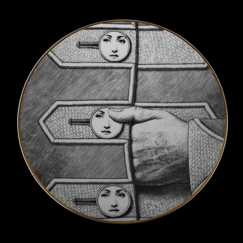 63 - Rosenthal Fornasetti range wall-plate, Dekor: Temi e variazioni Motiv 13, diameter 24cm