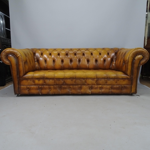 2021 - A buttoned brown leather-upholstered Chesterfield sofa, 200 x 80 x 85cm