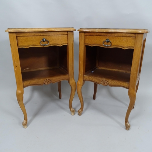 2031 - A pair of French oak pot cupboards, 43cm x 66cm x 34