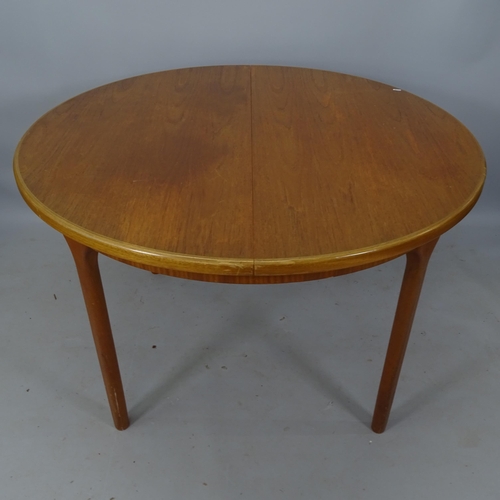 2062 - A mid-century Macintosh teak circular extending dining table, 122cm extending to 167cm x 76cm, and a... 