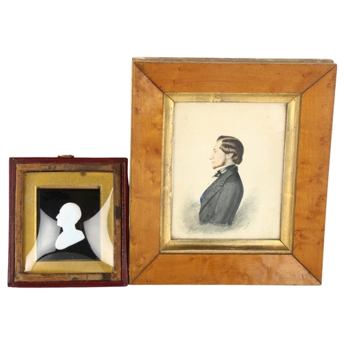 220 - A Victorian black and white cameo glass portrait plaque in original Morocco leather case, frame heig... 