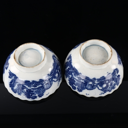 261 - A pair of 19th century pearlware transfer decorated bowls with elephant designs, diameter 13cm