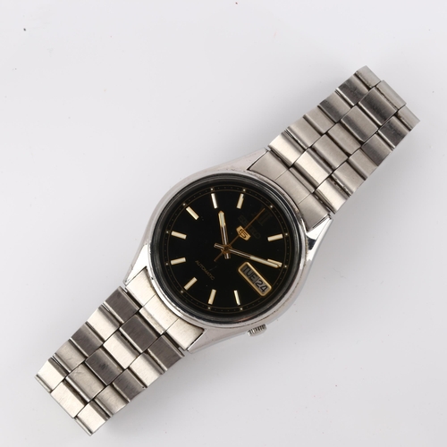 1030 - SEIKO 5 - a stainless steel automatic bracelet watch, ref. 7009-8920, black dial with baton hour mar... 