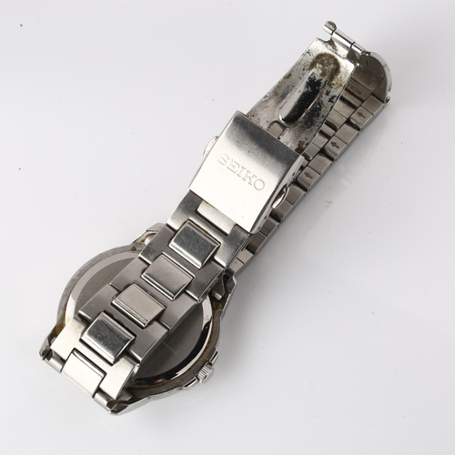 1048 - SEIKO - a stainless steel quartz bracelet watch, ref. 7N42-0FC0, silvered dial with baton hour marke... 