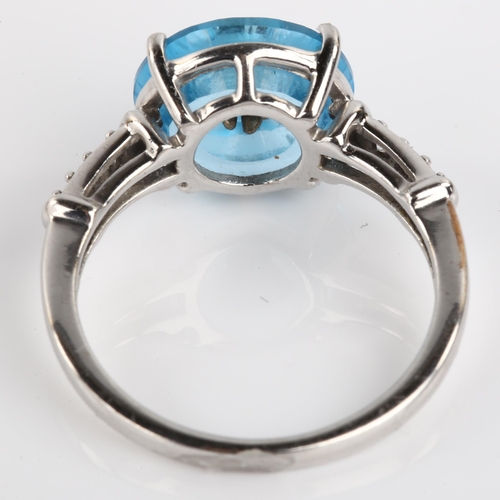 1164 - A modern 9ct white gold blue topaz and diamond tablet dress ring, set with modern round brilliant-cu... 