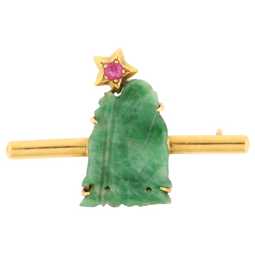 1166 - A Taiwanese jade and ruby Shou Lao bar brooch, gold settings, brooch length 36.8mm, 4.9g