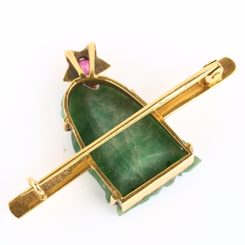 1166 - A Taiwanese jade and ruby Shou Lao bar brooch, gold settings, brooch length 36.8mm, 4.9g