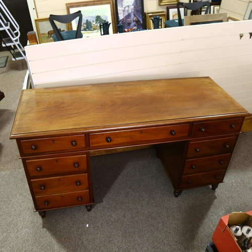 388 - A Victorian mahogany pedestal desk, 150 x 60cm, height 80cm