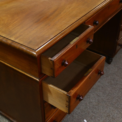 388 - A Victorian mahogany pedestal desk, 150 x 60cm, height 80cm