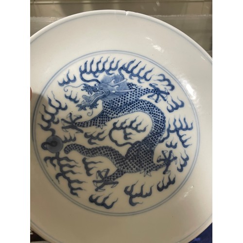 356 - A Chinese blue and white porcelain dragon dish, 6 character mark, diameter 16.5cm