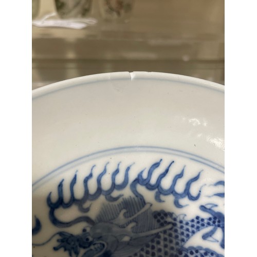 356 - A Chinese blue and white porcelain dragon dish, 6 character mark, diameter 16.5cm