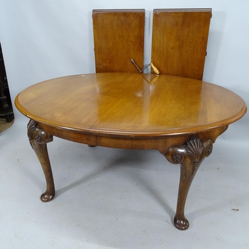 2197 - A Victorian walnut wind-out dining table with two spare leaves and winding handle. 150cm (extending ... 