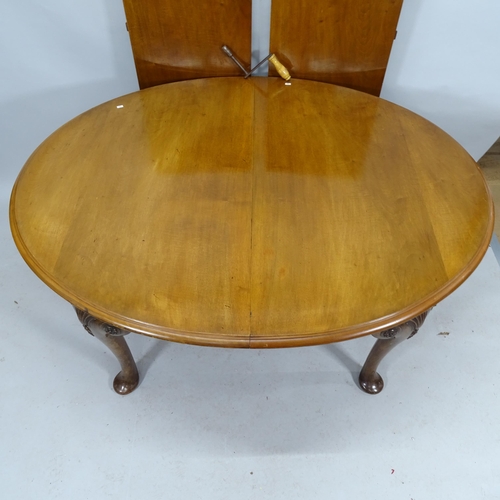 2197 - A Victorian walnut wind-out dining table with two spare leaves and winding handle. 150cm (extending ... 