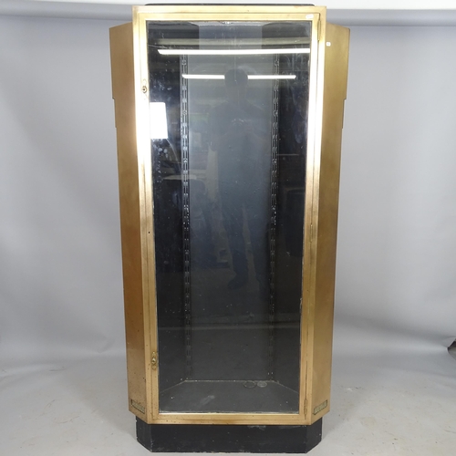 2521 - A brass and painted wooden corner shop display cabinet, with single glazed door and 3 adjustable she... 