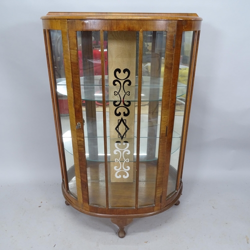 2279 - A 1930s mahogany display cabinet with single door and 2 glass shelves. 82 x 120 x 32cm. With key.