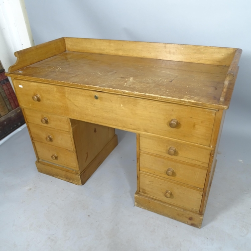 2586 - A 1930s pine kneehole writing desk with 7 fitted drawers, 122 x 86 x 60cm, kneehole 41 x 54cm