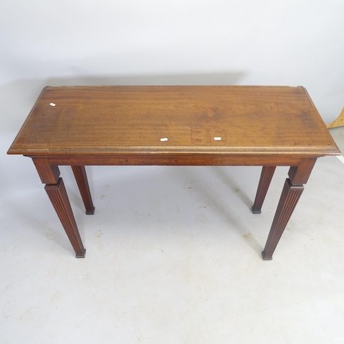 2621 - An early 20th century mahogany console table, on square tapered legs, with fluted decoration, 122 x ... 