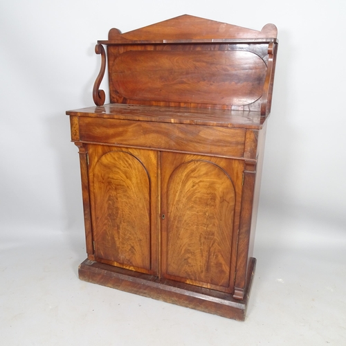 2622 - An Antique mahogany chiffonier, with raised back, single frieze drawer and cupboards under, 95 x 140... 