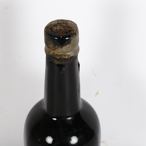 283 - A 1970 Vintage Port bottle, produced bottled and shipped by Gonzalez, Byass & Co