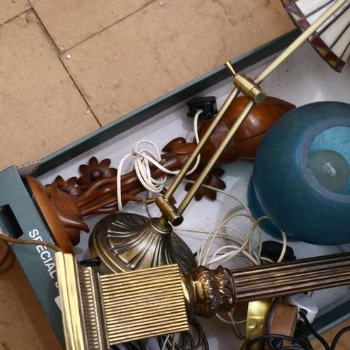 425 - A box of various Vintage table lamps