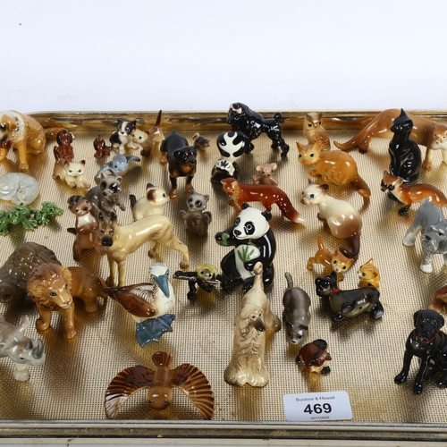 469 - A tray of Hargen-Renaker Californian pottery miniature animals, including zebra, lion, rhino etc