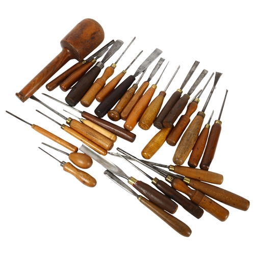 493 - A box of carpenter's carving tools etc