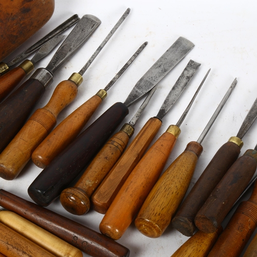 493 - A box of carpenter's carving tools etc