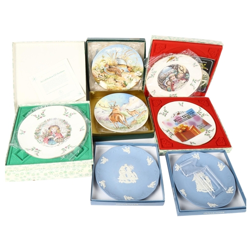 521 - Wedgwood and Aynsley boxed Christmas plates