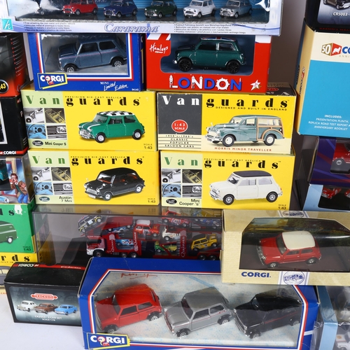 560 - A quantity of Corgi, Oxford Diecast, Vanguards etc diecast vehicles, all boxed or in display cases, ... 