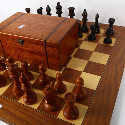 566 - A modern turned wood chess set, complete with 32 pieces and chess board, King height 11cm