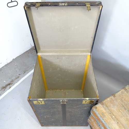 2640 - Three various vintage trunks. Largest 63cm x 92cm x 57cm