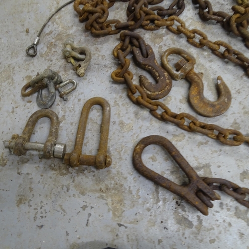 2663 - Two vehicle towing chain and hooks, carabiners etc.