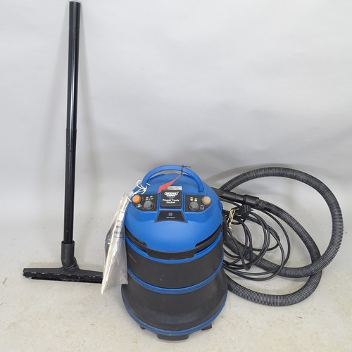 2712 - A Draper Expert M Class wet and dry vacuum cleaner with instruction manual and accessories.
(New £49... 